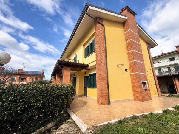 casa indipendente in vendita a Valmontone