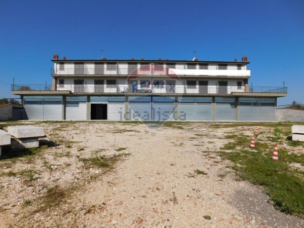 locale commerciale in vendita a Valmontone