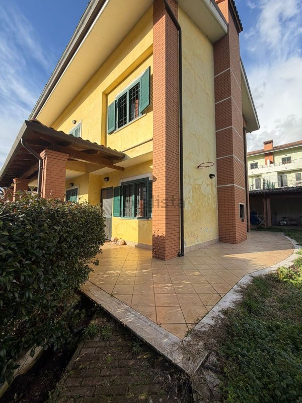 casa indipendente in vendita a Valmontone