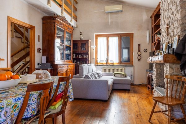 casa indipendente in vendita a Valmontone