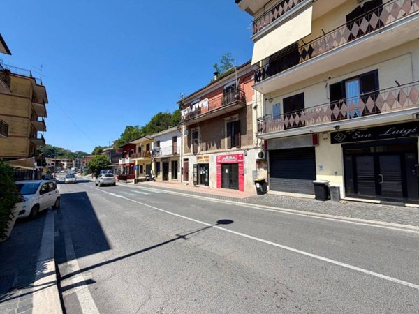 negozio in vendita a Valmontone