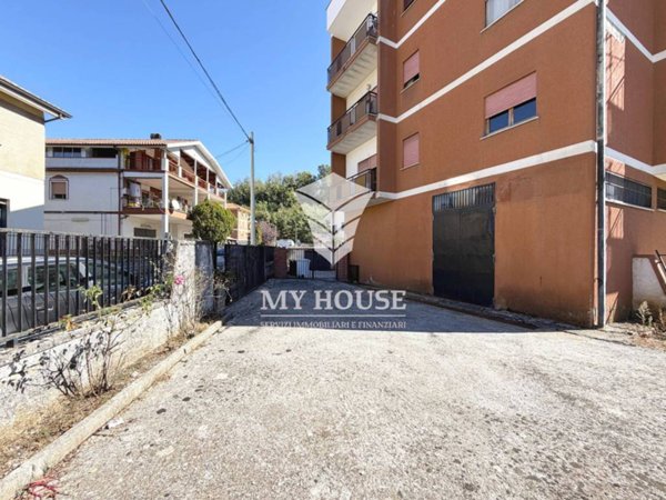 locale commerciale in vendita a Valmontone