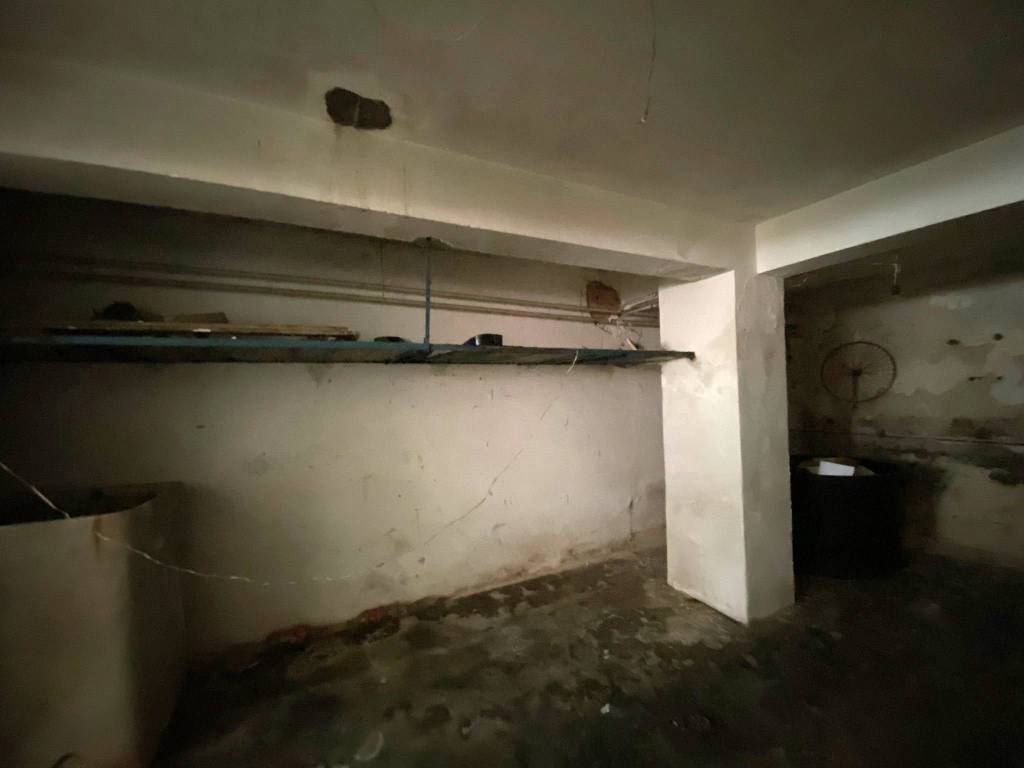 locale di sgombero in vendita a Velletri