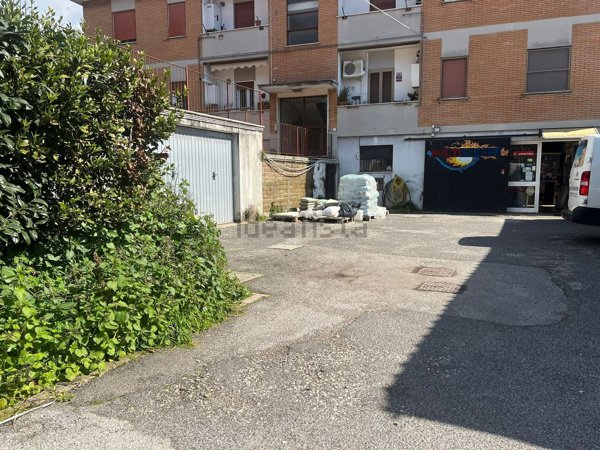 locale di sgombero in vendita a Velletri