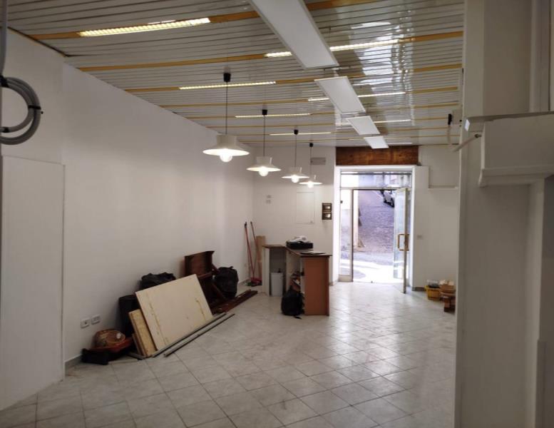 locale commerciale in vendita a Velletri