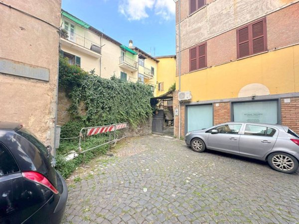 locale di sgombero in vendita a Velletri
