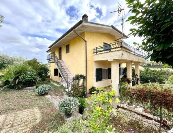 casa indipendente in vendita a Velletri
