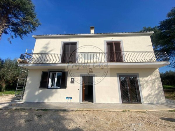 casa indipendente in vendita a Velletri