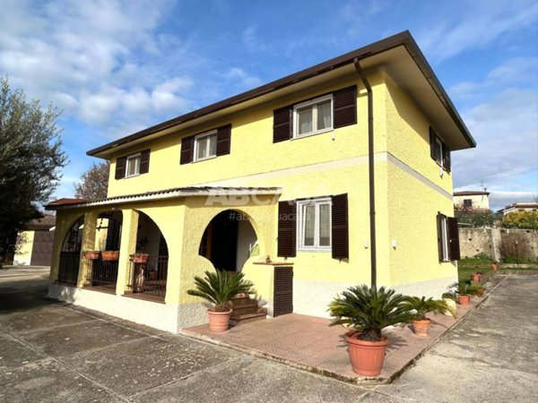 casa indipendente in vendita a Velletri