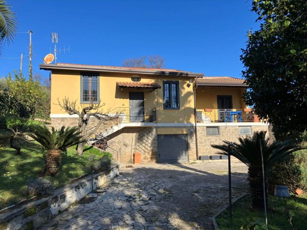 casa indipendente in vendita a Velletri