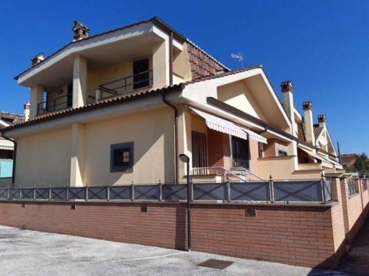 casa indipendente in vendita a Velletri