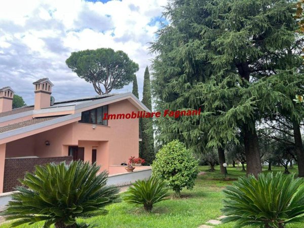 casa indipendente in vendita a Velletri