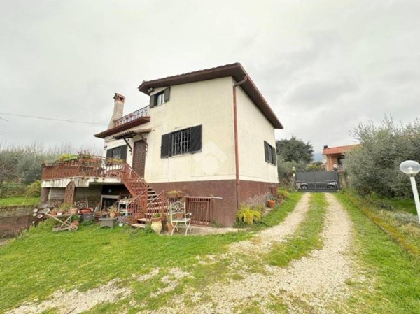casa indipendente in vendita a Velletri
