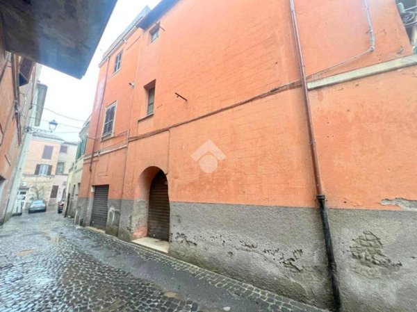 locale di sgombero in vendita a Velletri
