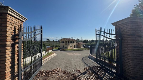 casa indipendente in vendita a Velletri