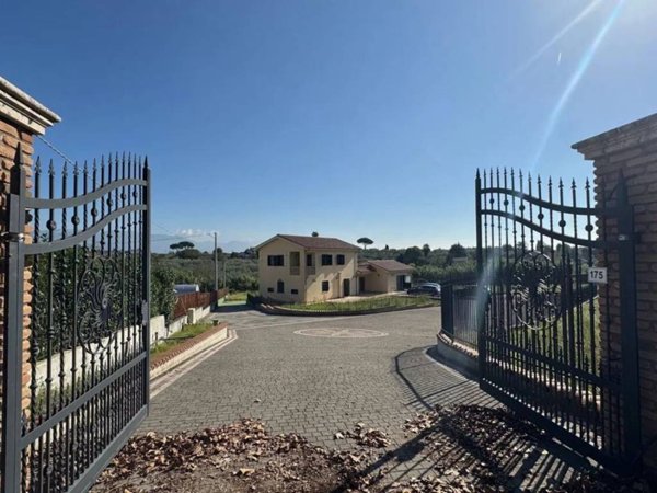 casa indipendente in vendita a Velletri