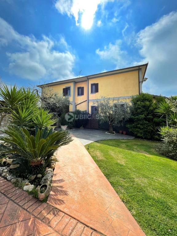 casa indipendente in vendita a Velletri