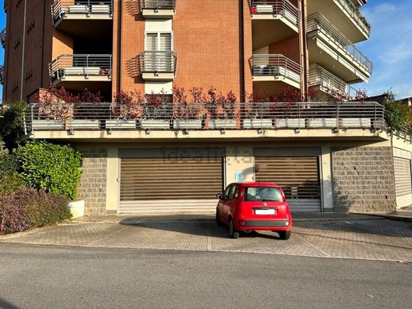 locale commerciale in vendita a Velletri