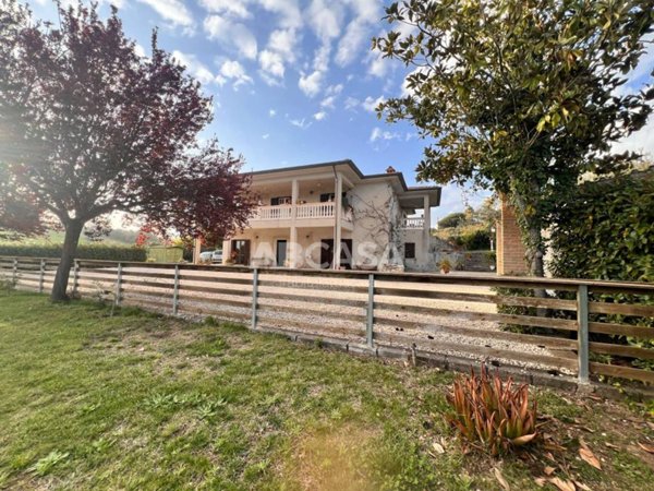 casa indipendente in vendita a Velletri