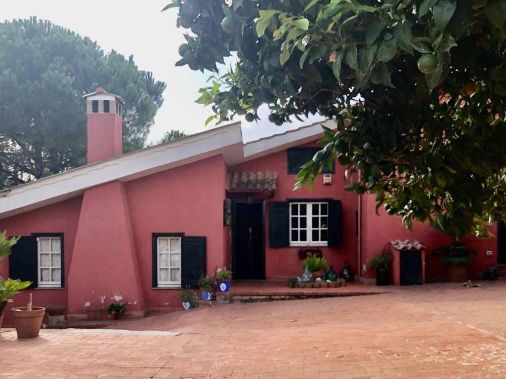 casa indipendente in vendita a Velletri