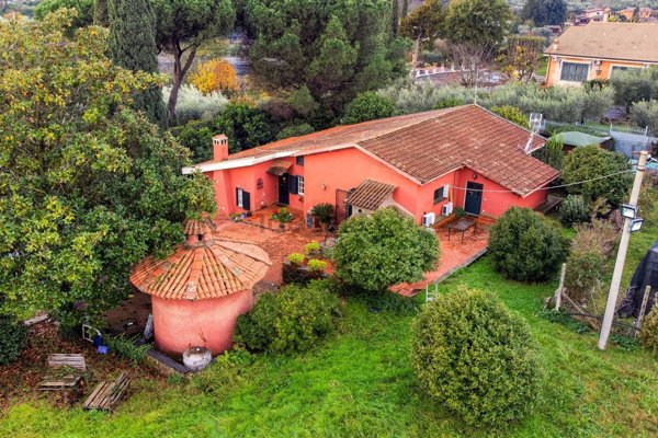 casa indipendente in vendita a Velletri