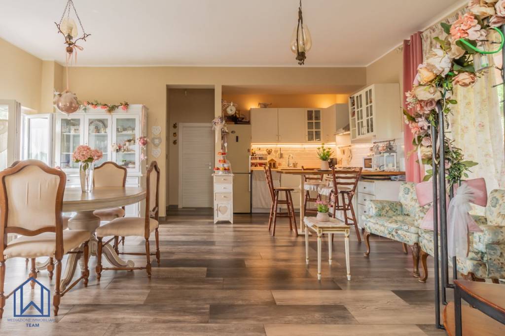 casa indipendente in vendita a Velletri