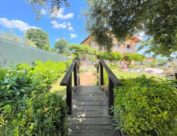 casa indipendente in vendita a Velletri