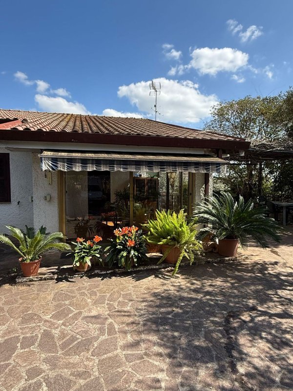 casa indipendente in vendita a Velletri