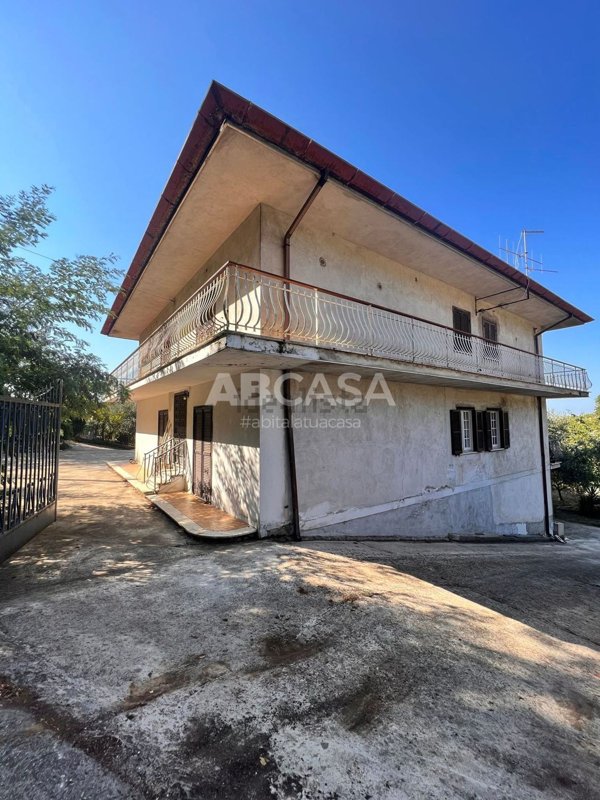 casa indipendente in vendita a Velletri