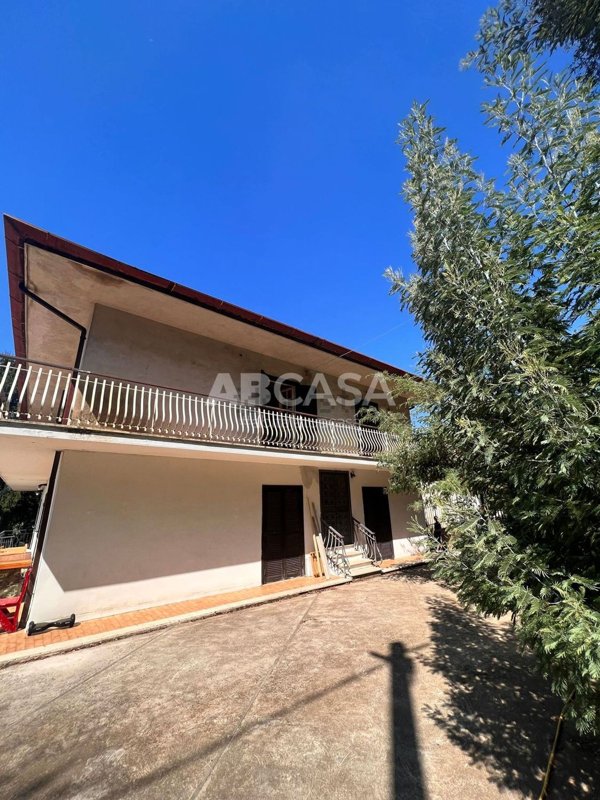 casa indipendente in vendita a Velletri