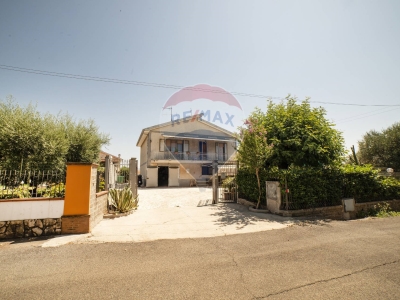 casa indipendente in vendita a Velletri