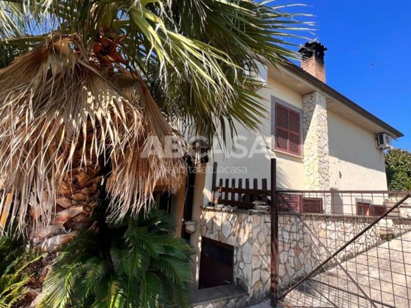 casa indipendente in vendita a Velletri