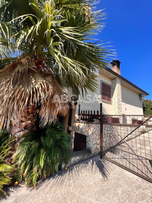casa indipendente in vendita a Velletri