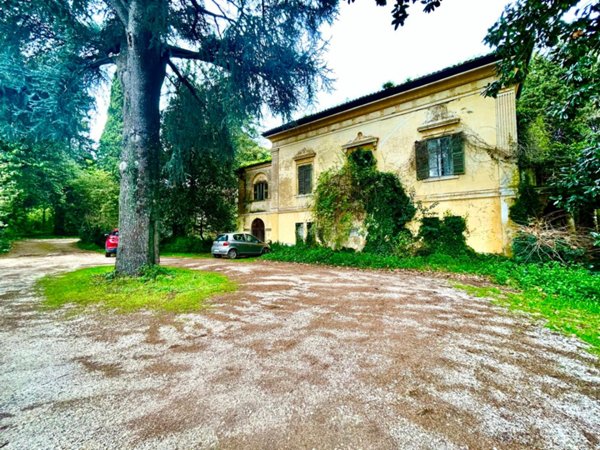 casa indipendente in vendita a Velletri