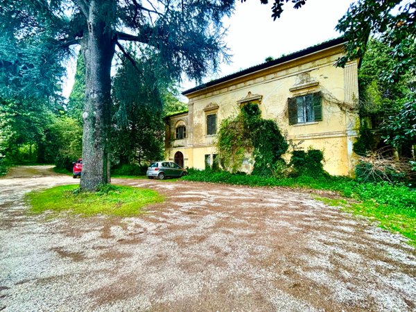 casa indipendente in vendita a Velletri