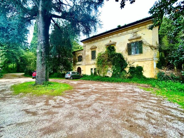 casa indipendente in vendita a Velletri