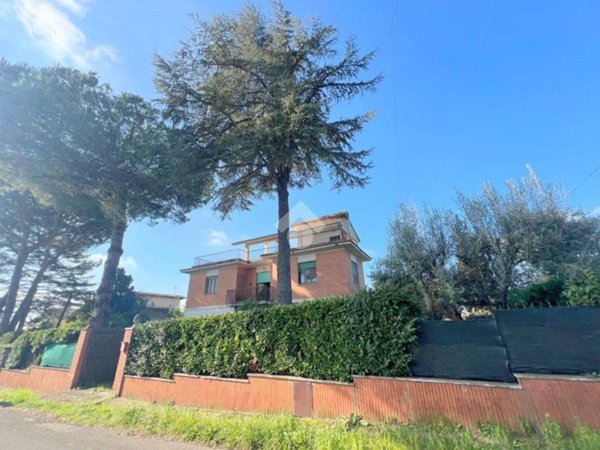 casa indipendente in vendita a Velletri