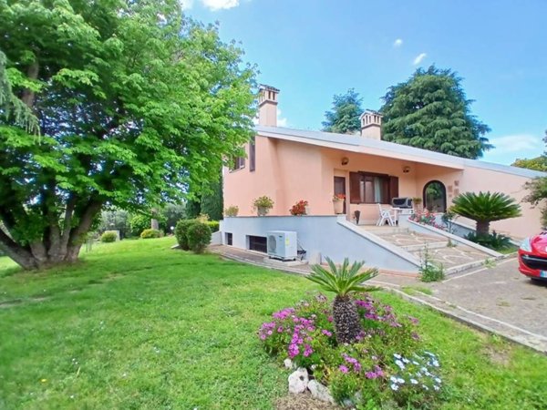 casa indipendente in vendita a Velletri