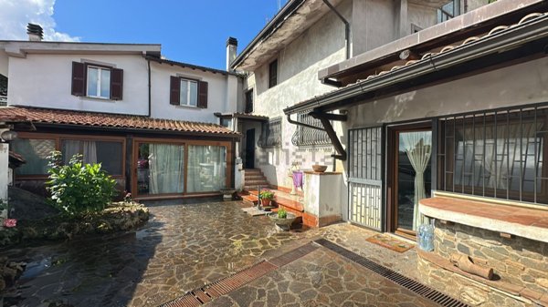 casa indipendente in vendita a Velletri