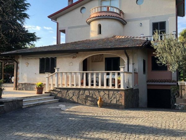 casa indipendente in vendita a Velletri