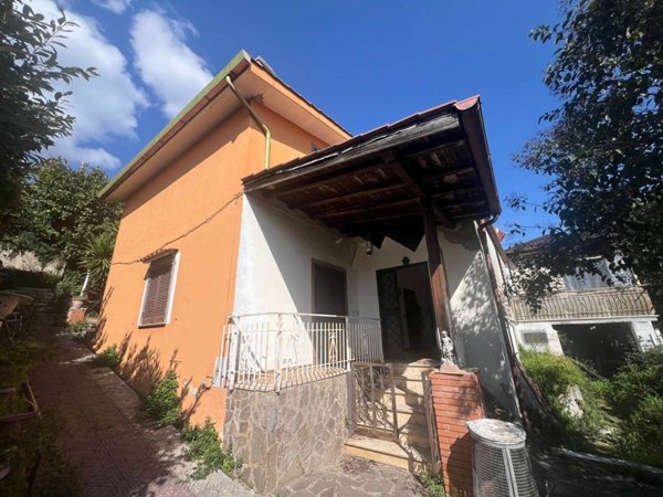 casa indipendente in vendita a Velletri