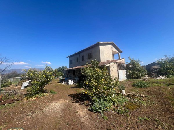 casa indipendente in vendita a Velletri