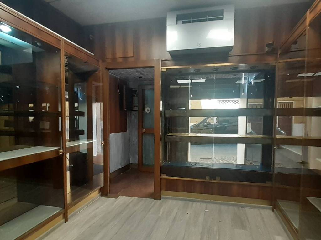 negozio in vendita a Velletri