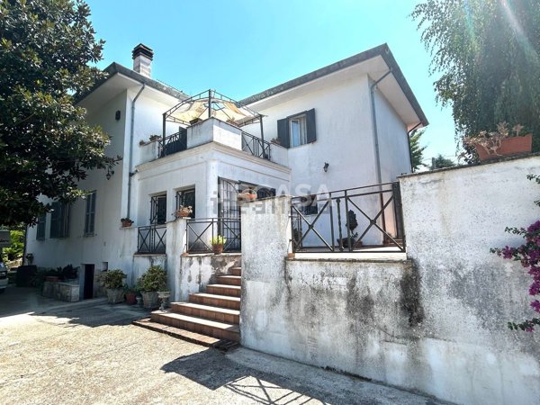 casa indipendente in vendita a Velletri