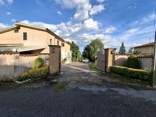 casa indipendente in vendita a Velletri