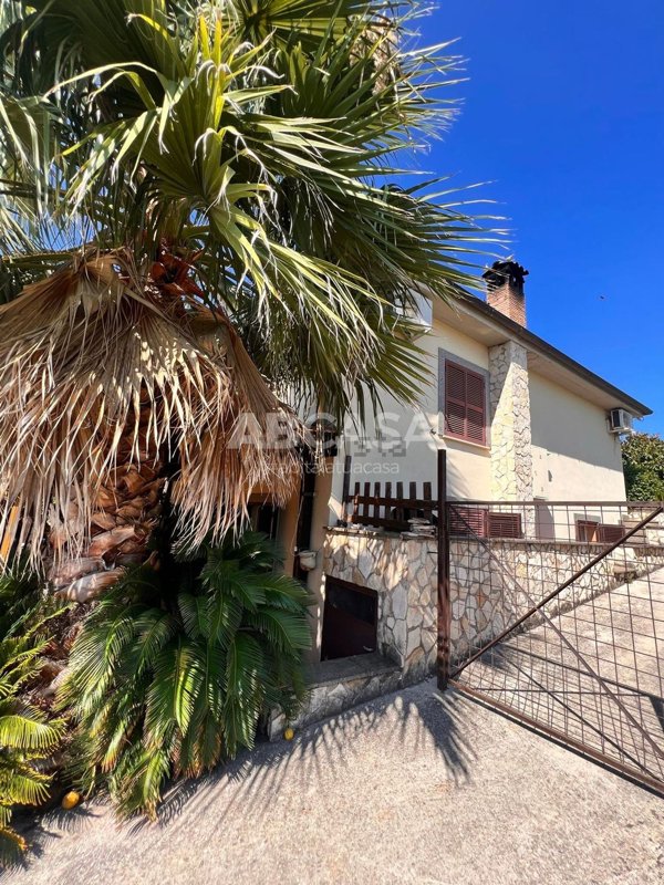 casa indipendente in vendita a Velletri