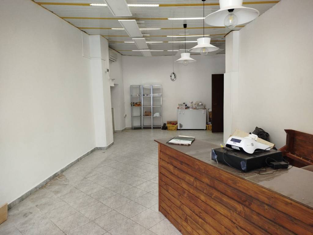negozio in vendita a Velletri