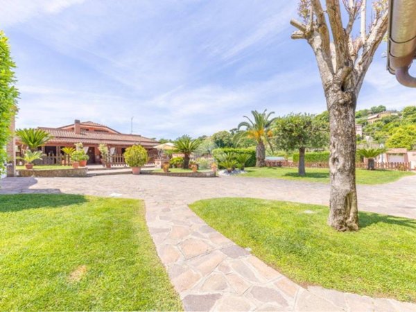 casa indipendente in vendita a Velletri