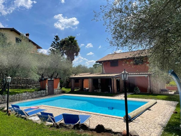 casa indipendente in vendita a Velletri