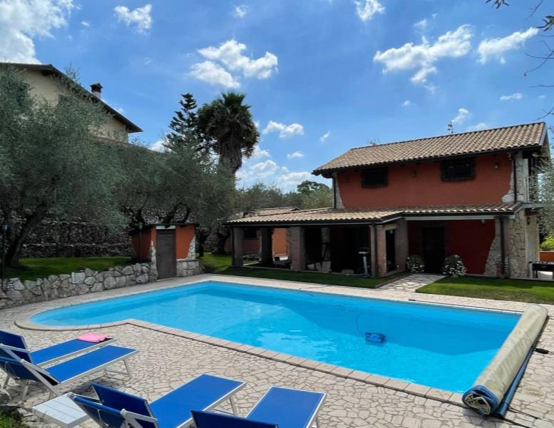 casa indipendente in vendita a Velletri